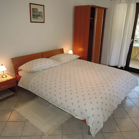 アパート Simicev